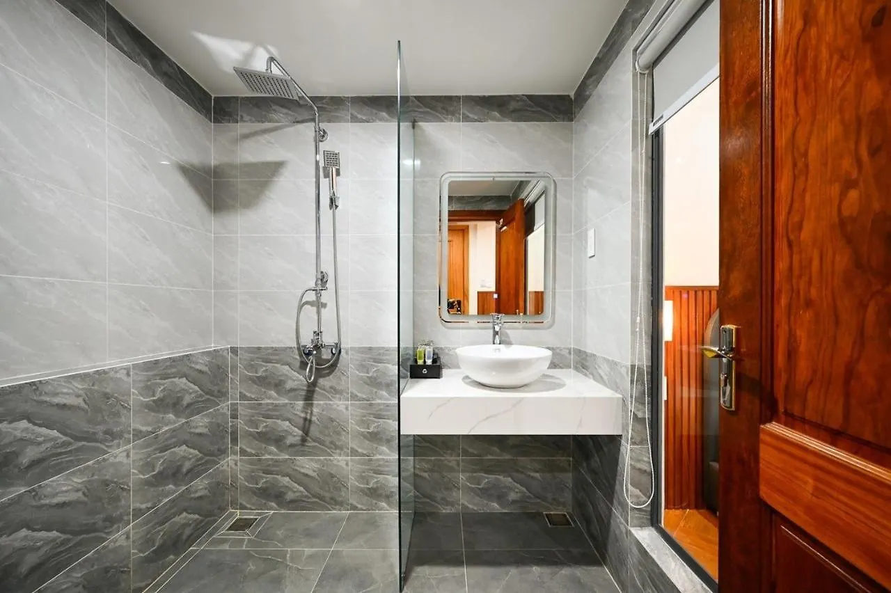 Plus Vung Tau Hotel 3*,